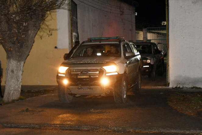  Camioneta que lo ingresó a la Unidad Penitenciaria N° 15. FOTO: JOSÉ SILVA / LA OPINIÓN AUSTRAL