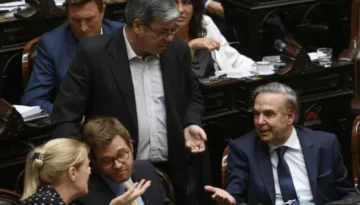 Jubilaciones: la oposición impulsa un aumento con bono de $100 mil y Milei amenaza con vetarlo, definen los gobernadores