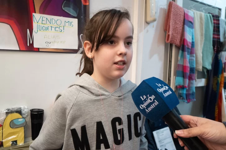 Maite Vacas, tiene ocho años y crea objetos de bisutería. Foto: Leandro Franco/La Opinión Austral Maite Vacas, tiene ocho años y crea objetos de bisutería. Foto: Leandro Franco/La Opinión Austral