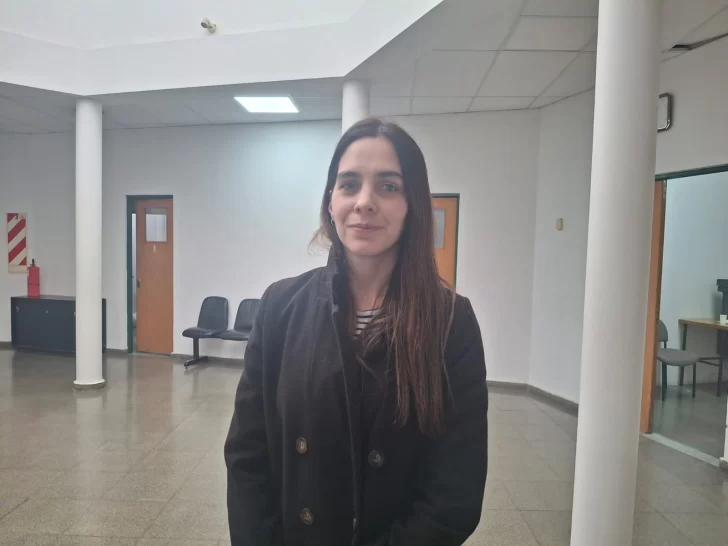  Ayelén Cattani fue entrevistada en la Cámara. (FOTO: TAMARA CHAILE/LA OPINIÓN AUSTRAL).