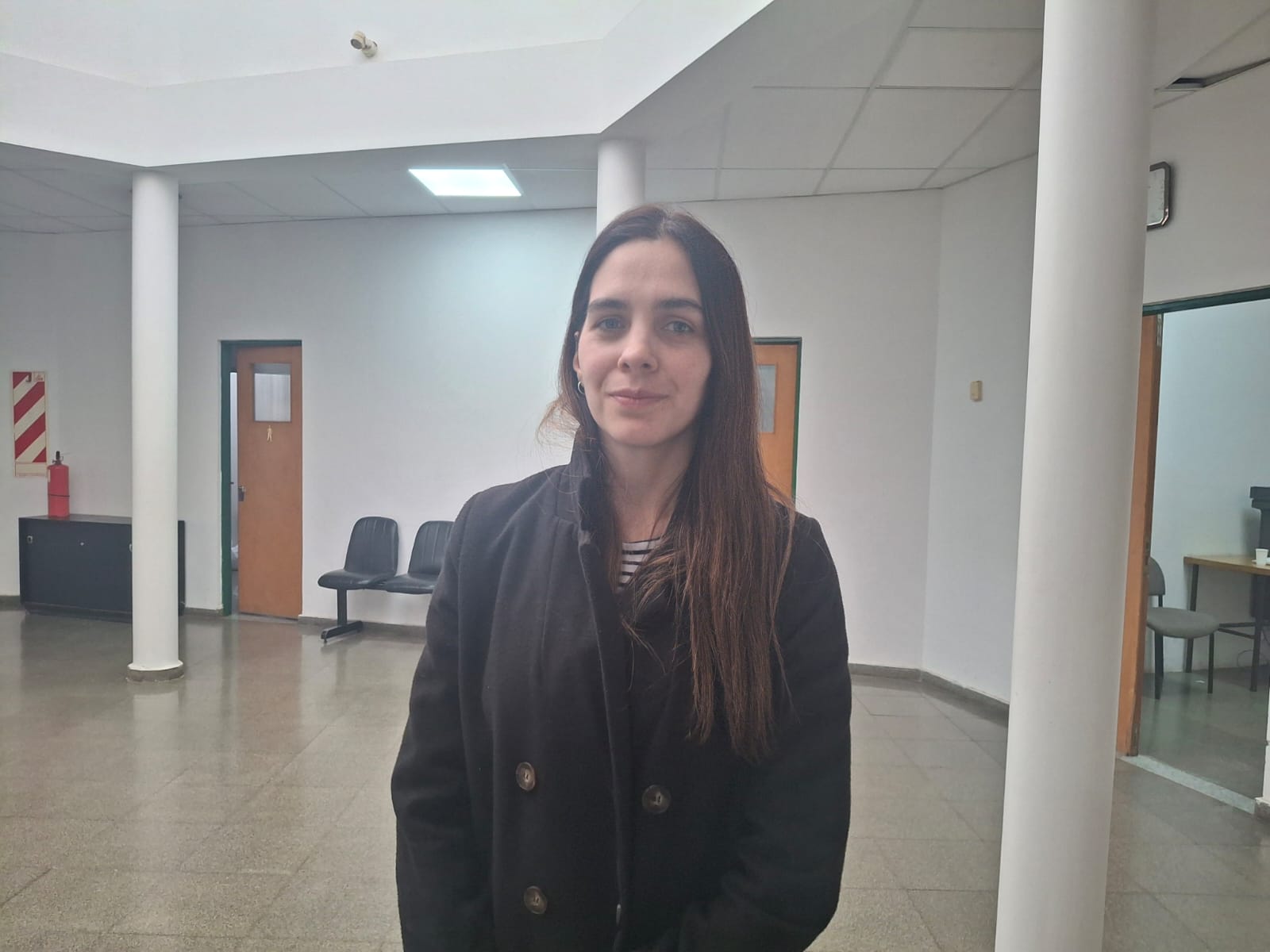  Ayelén Cattani fue entrevistada en la Cámara. (FOTO: TAMARA CHAILE/LA OPINIÓN AUSTRAL).