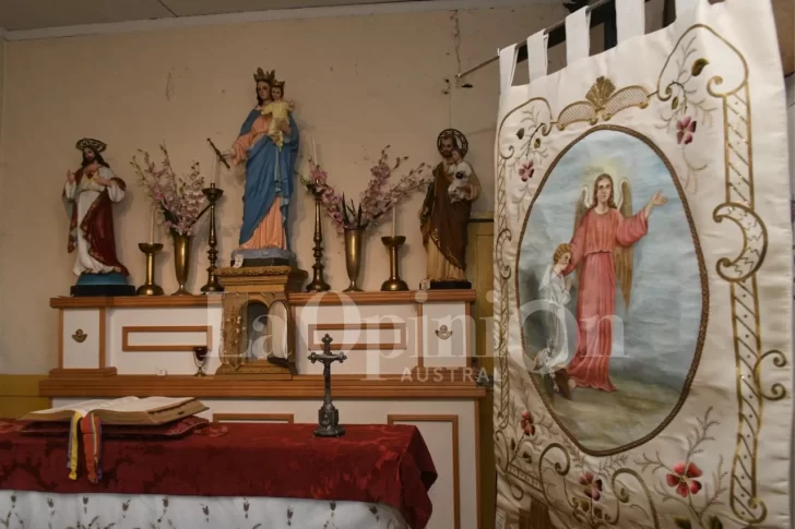  Las imágenes religiosas tienen más de 100 años. Foto: José Silva/La Opinión Austral