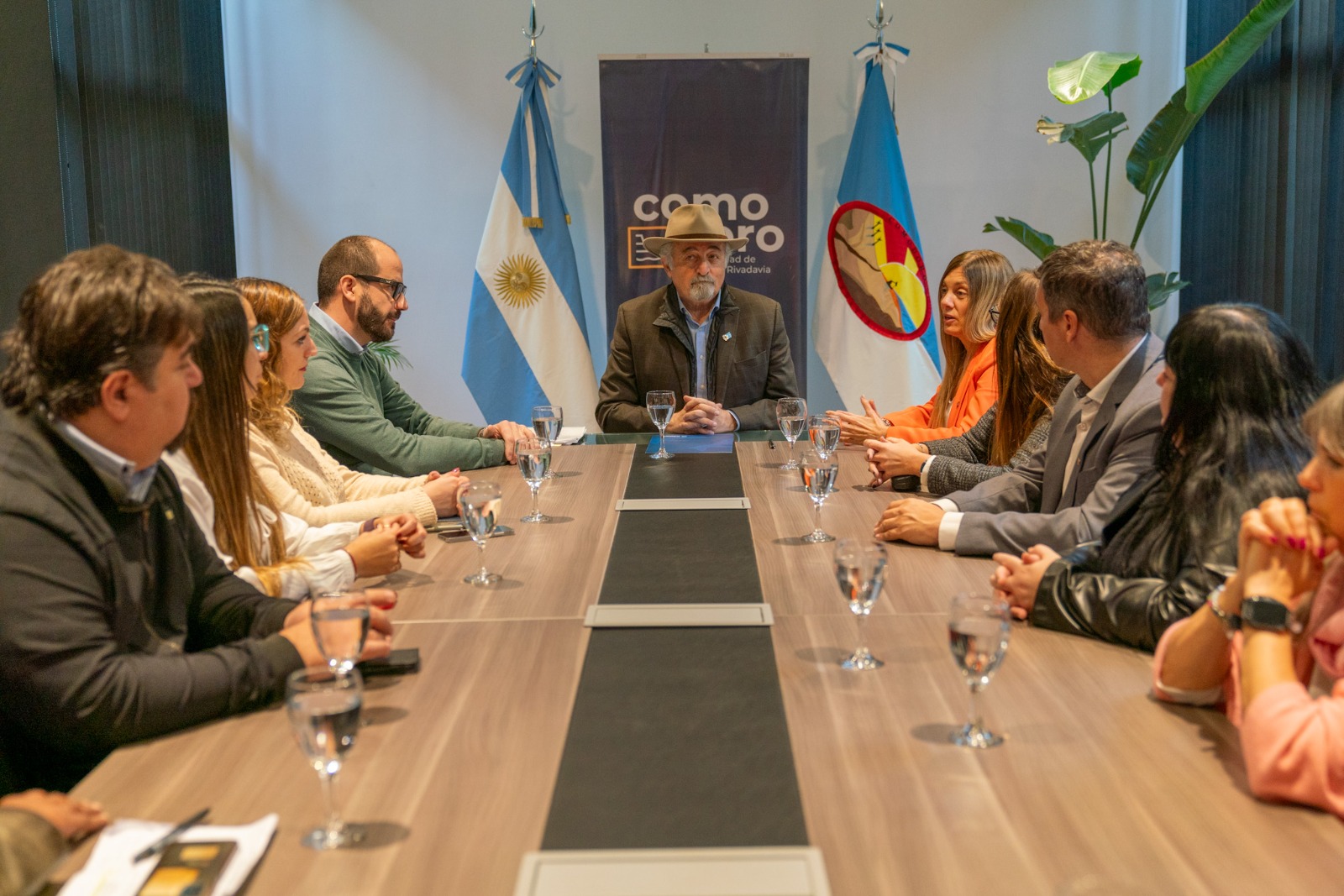  El encuentro se realizó en la sala de reuniones del Municipio de Comodoro Rivadavia.