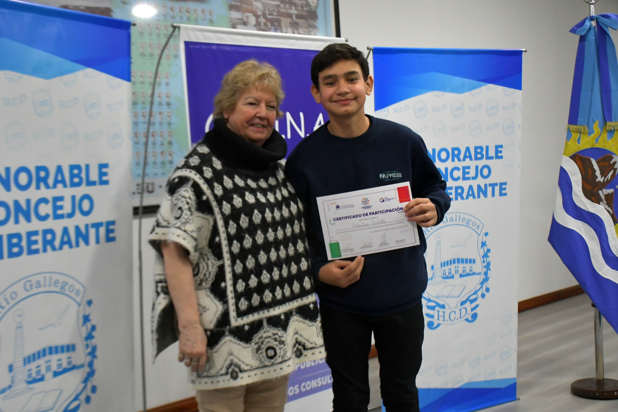  Los jóvenes recibieron certificados por su participación. Foto: José Silva/La Opinión Austral