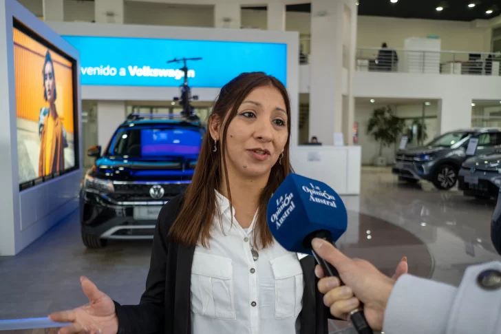  Debora, asesora de ventas de Autobahn.