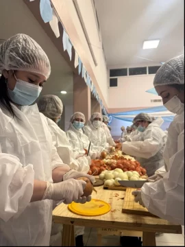 Gobierno de Santa Cruz organiza gran lentejeada por el Día del Padre Gobierno de Santa Cruz organiza gran lentejeada por el Día del Padre