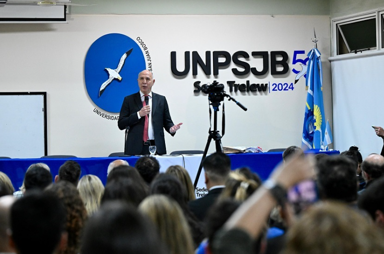  En septiembre, Lorenzetti brindó una conferencia magistral en la sede Trelew de la UNPSJB, con motivo de la conmemoración de los 30 años de la carrera de abogacía y el quincuagésimo aniversario de la Alta Casa de Estudios.