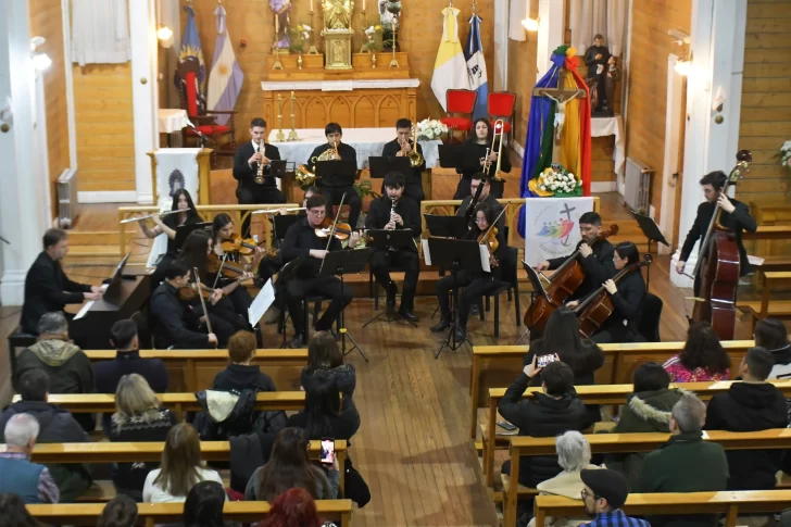SINFONIETTA-EN-CONCIERTO-2-728x485 SINFONIETTA-EN-CONCIERTO-2-728x485