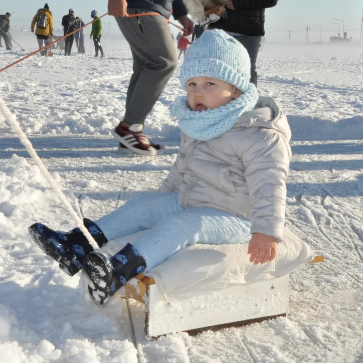 Vecinos organizan campaña para reciclar y armar trineos Vecinos organizan campaña para reciclar y armar trineos