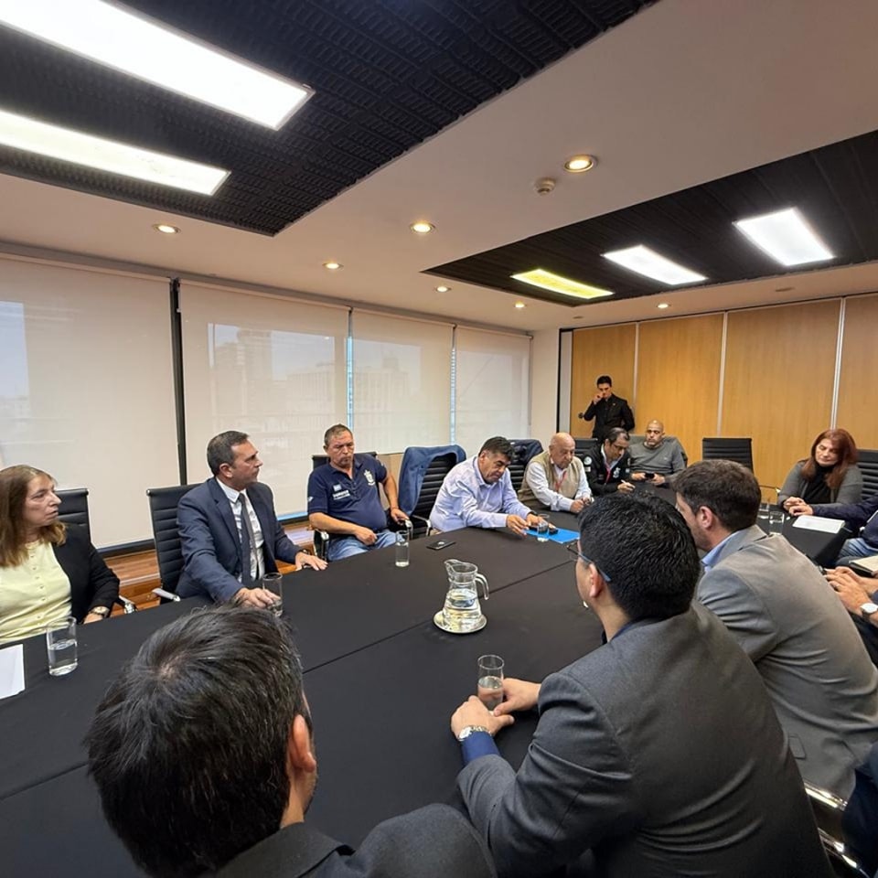  Encuentro en Buenos Aires con gobernadores, dirigentes del SOMU y representantes de Nación.