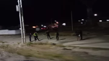 Un hombre se enfrentó a la Policía a los tiros con un rifle en Santa Cruz: un efectivo resultó herido