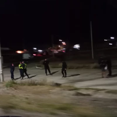 Un hombre se enfrentó a la Policía a los tiros con un rifle en Santa Cruz: un efectivo resultó herido