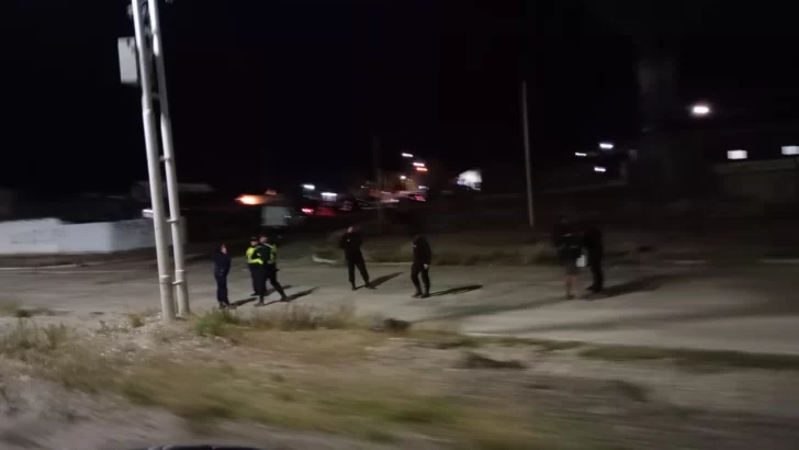 Un hombre se enfrentó a la Policía a los tiros con un rifle en Santa Cruz: un efectivo resultó herido