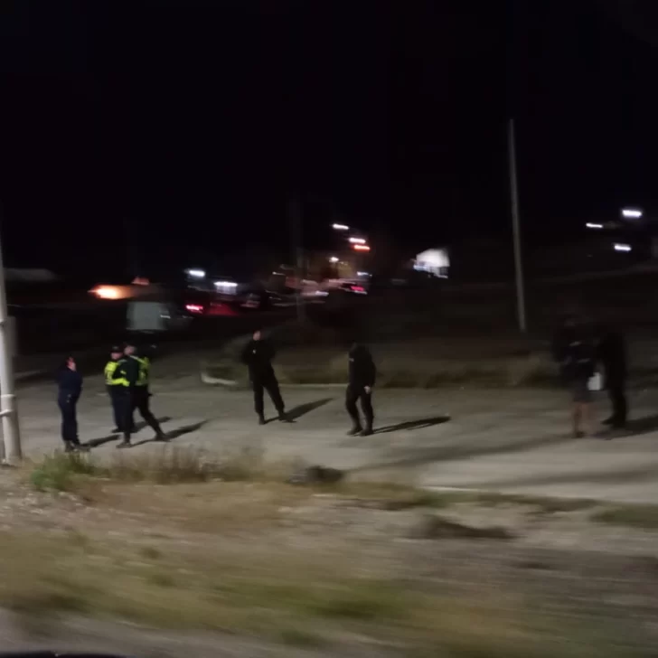 Un hombre se enfrentó a la Policía a los tiros con un rifle en Santa Cruz: un efectivo resultó herido