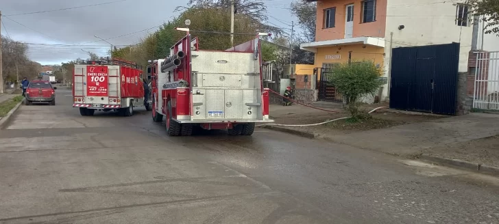Un nene jugaba con fuego en la habitación de su casa y provocó un incendio