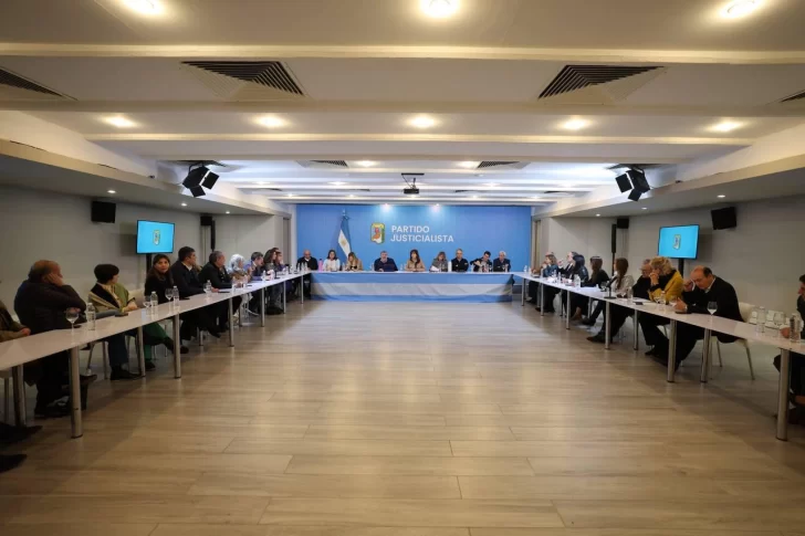 Cristina Kirchner se reunió con senadores del PJ a la espera del fallo de la Corte Suprema