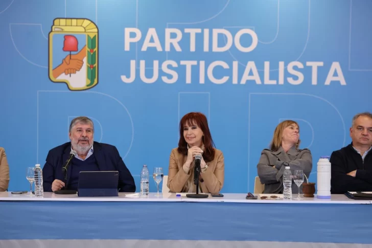Cristina Kirchner se reunió con senadores del PJ a la espera del fallo de la Corte Suprema