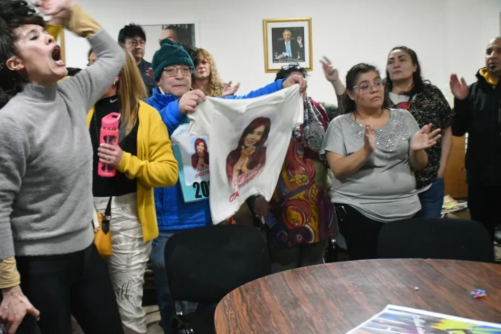 El impacto de la condena a Cristina en el PJ Santa Cruz: “Vamos a resistir en la calle, con el pueblo”