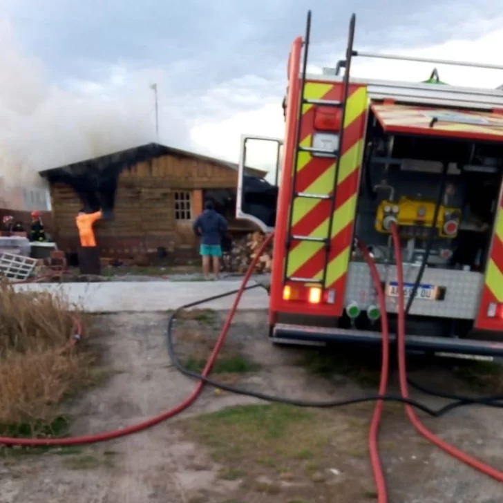 Un cortocircuito provocó un incendio en una vivienda: no hubo que lamentar personas heridas