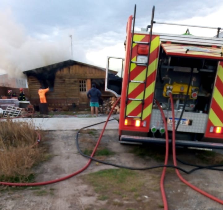 Un cortocircuito provocó un incendio en una vivienda: no hubo que lamentar personas heridas
