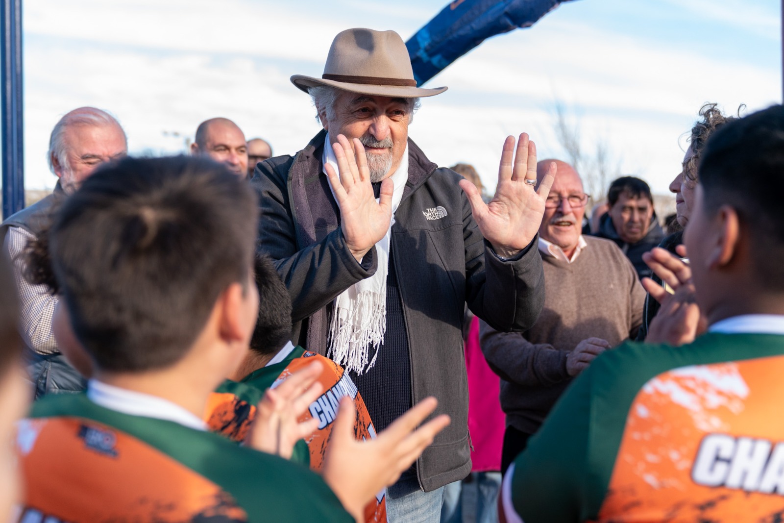 Othar Macharashvili inauguró el playón deportivo de barrio Cerro Solo