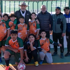 Othar Macharashvili inauguró el playón deportivo de barrio Cerro Solo