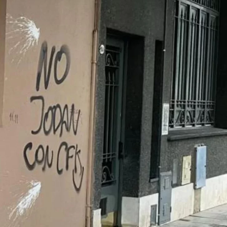 ADEPA y ARPA repudiaron los ataques a medios tras la condena a Cristina Kirchner ADEPA y ARPA repudiaron los ataques a medios tras la condena a Cristina Kirchner