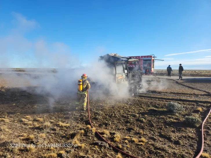 Un camión se prendió fuego a pocos kilómetros de Puerto San Julián