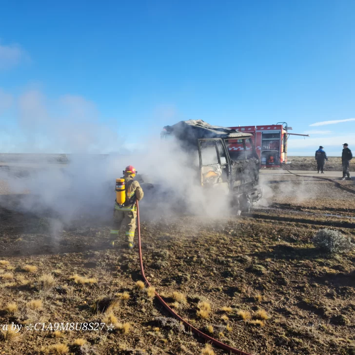 Un camión se prendió fuego a pocos kilómetros de Puerto San Julián