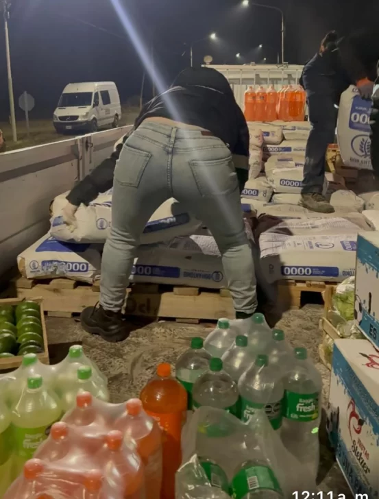  Había gaseosas y harina.