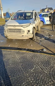 Choque en Río Gallegos: hospitalizaron a menor y secuestraron auto de una conductora sin carnet Choque en Río Gallegos: hospitalizaron a menor y secuestraron auto de una conductora sin carnet