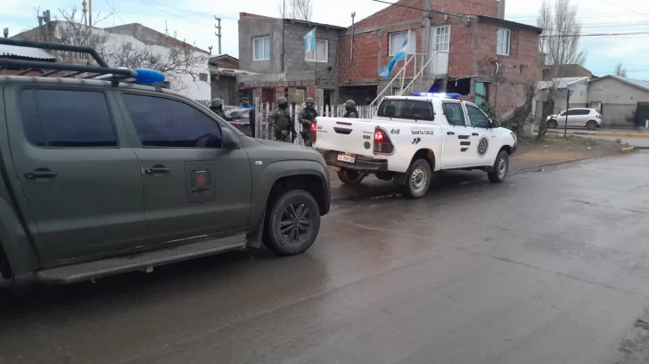 Atraparon a una pareja acusada de un violento robo a mano armada en el barrio Bicentenario de Río Gallegos