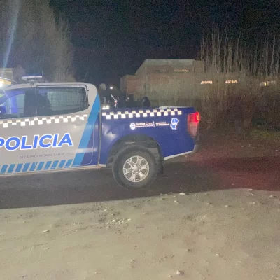 Policías de Los Antiguos recuperaron caños tubing robados en una finca en cercanías de la ruta