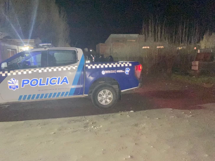 Policías de Los Antiguos recuperaron caños tubing robados en una finca en cercanías de la ruta