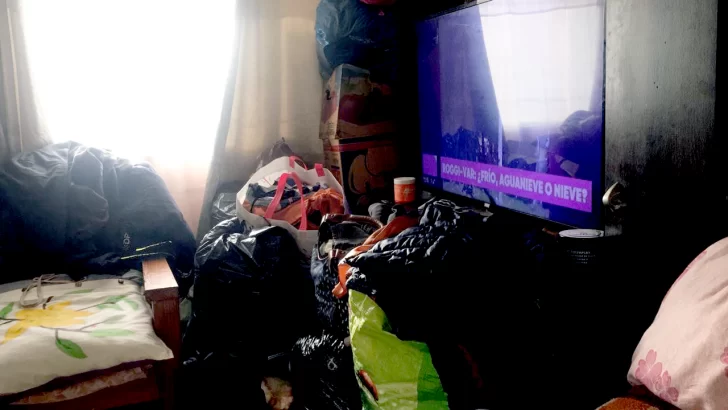  Algunas de las donaciones acopiadas en la casa de la familiar de los Mazuy. (FOTO: LA OPINIÓN AUSTRAL)