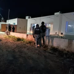 Rescataron a una mamá y sus hijos que habían sido encerrados por el padre y eran amenazados con un arma