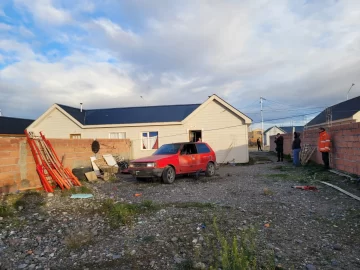 ¿Ajuste de cuentas?: investigan el incendio intencional de un auto en Perito Moreno ¿Ajuste de cuentas?: investigan el incendio intencional de un auto en Perito Moreno