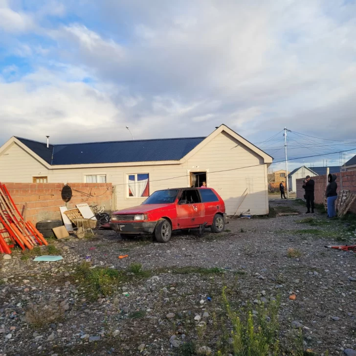 ¿Ajuste de cuentas?: investigan el incendio intencional de un auto en Perito Moreno ¿Ajuste de cuentas?: investigan el incendio intencional de un auto en Perito Moreno