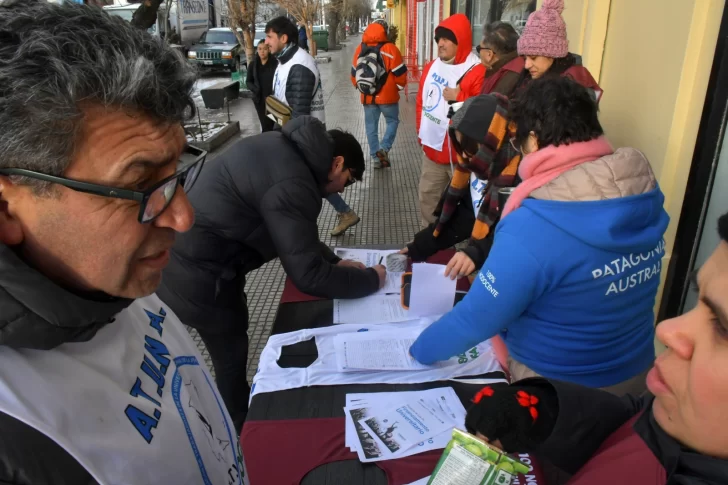 Río Gallegos se sumó a la junta de firmas por el financiamiento de las universidades