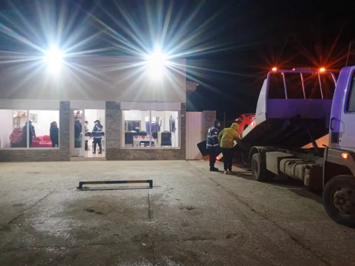 Buscan a dos prófugos acusados de atropellar y agredir a policías durante un secuestro vehicular