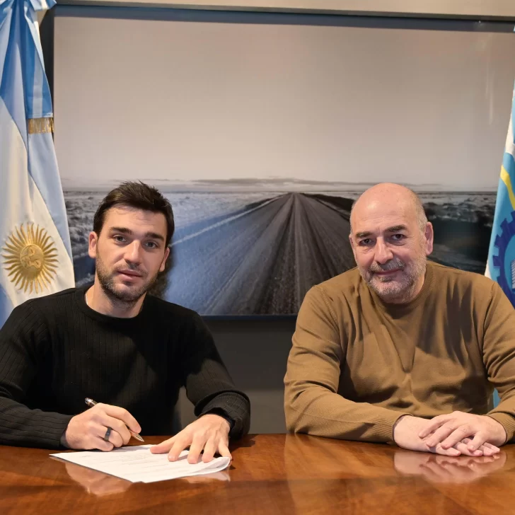 Ignacio Torres convocó a la ciudadanía a “votar la eliminación de los fueros” a funcionarios y sindicalistas Ignacio Torres convocó a la ciudadanía a “votar la eliminación de los fueros” a funcionarios y sindicalistas