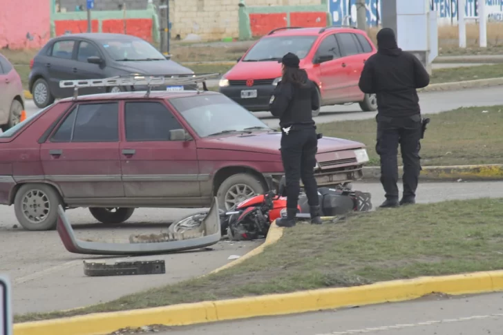 accidente-choque-autovia-auto-moto-JS-1-728x485