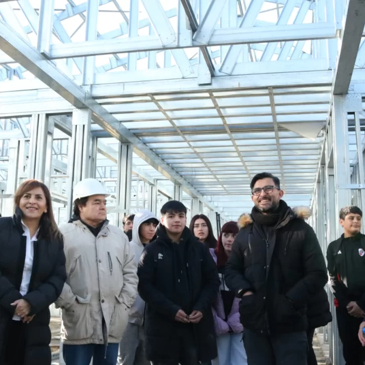 Acto en Caleta Olivia: Tras años de espera, reinician la obra del Colegio Secundario N°43 Acto en Caleta Olivia: Tras años de espera, reinician la obra del Colegio Secundario N°43