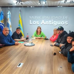 Con apoyo de Claudio Vidal, Zulma Neira cerró un acuerdo salarial de $100.000 con los municipales de Los Antiguos
