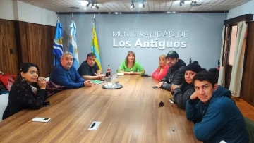 Con apoyo de Claudio Vidal, Zulma Neira cerró un acuerdo salarial de más de $100.000 con los municipales de Los Antiguos