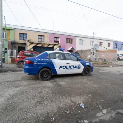 Violencia en Río Gallegos: buscan a tres personas que amenazaron a un hombre con un arma