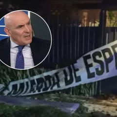 Atacaron la vivienda de José Luis Espert con bolsas de estiércol y pusieron un pasacalle con insultos