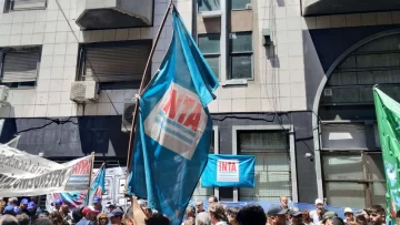 Desde que asumió Milei, se perdieron 300.000 puestos de trabajo Desde que asumió Milei, se perdieron 300.000 puestos de trabajo