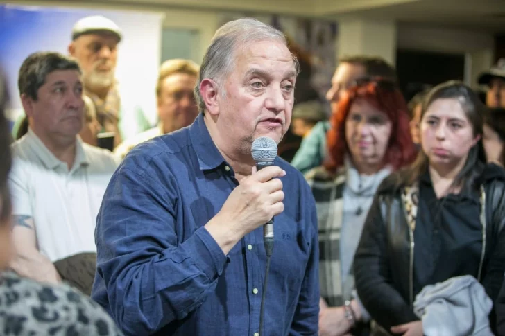 El senador Carlos Linares fue uno de los oradores en el encuentro del PJ. El senador Carlos Linares fue uno de los oradores en el encuentro del PJ.