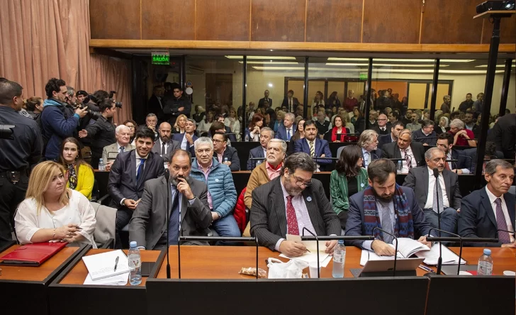 La Corte Suprema de Justicia dejó firme la condena a Cristina Kirchner: no podrá ser candidata y tendría prisión domiciliaria La Corte Suprema de Justicia dejó firme la condena a Cristina Kirchner: no podrá ser candidata y tendría prisión domiciliaria
